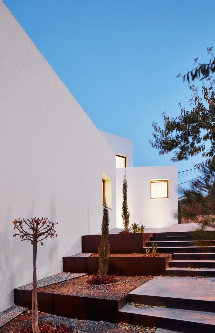 mm-house-oliver-hernaiz-architecture-lab-palma-de-mallorca-spain_dezeen_2364_col_3